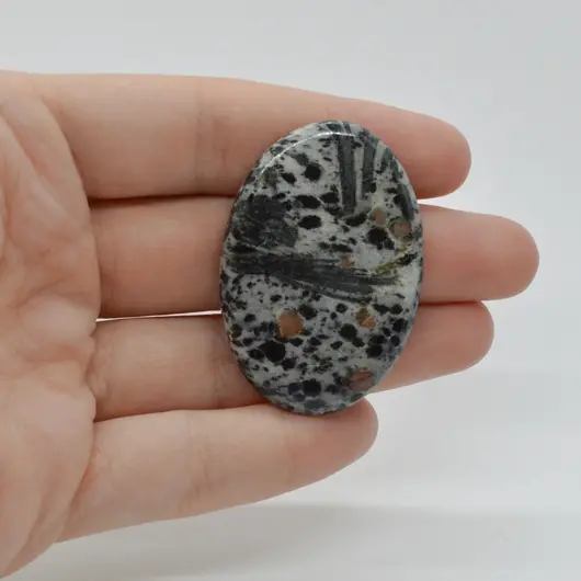 Cabochon Hornblend 45x31x5mm C46
