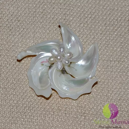 Pandantiv / Brosa sidef alb floare