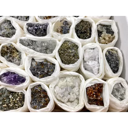 Cutie cu minerale pentru colectie, specimene unicat din Bulgaria - 2 Kg, imagine 6