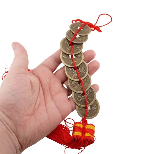 Amuleta Feng Shui cu 8 monede mari si nod mistic rosu, imagine 2