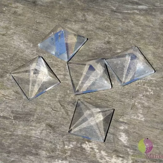 Piramida cristal de stanca 20x10mm