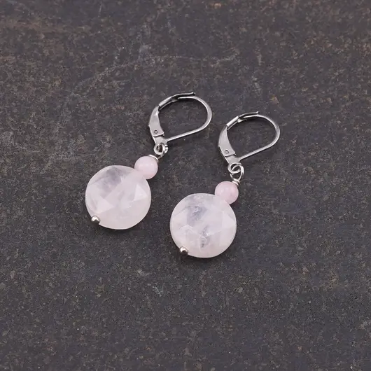 Cercei cu agatatoare cuart roz, banut fatetat de 12mm si sfera de 4mm