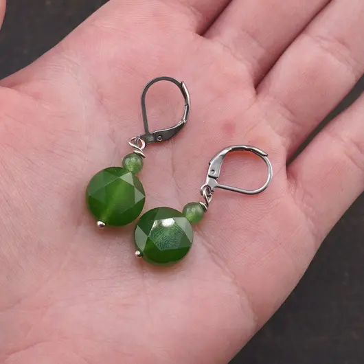 Cercei cu agatatoare cuart verde, banut fatetat de 12mm si sfera de 4mm, imagine 3