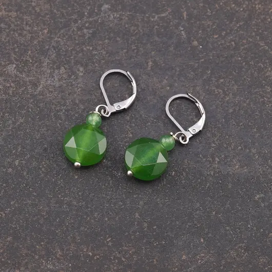 Cercei cu agatatoare cuart verde, banut fatetat de 12mm si sfera de 4mm