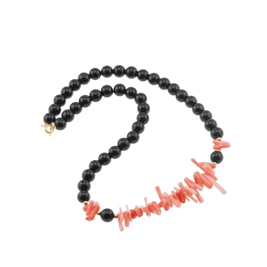 Colier Obsidian negru sfere 8mm si Coral roz freeform 6-15mm cu elemente aurii