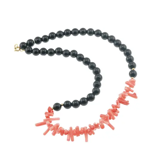 Colier Obsidian negru sfere 8mm si Coral roz freeform 6-15mm centrat cu elemente aurii
