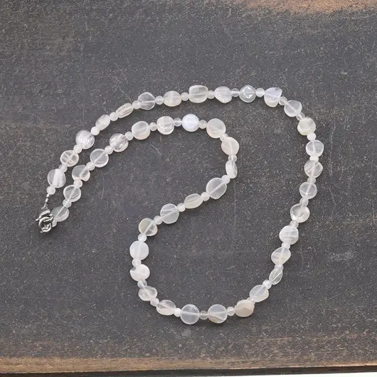Colier cristale naturale Piatra lunii alba banuti 7mm si sfere 3mm