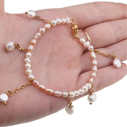 Bratara Perle de cultura albe si roz neuniforme cu talismane, 4-8mm, imagine 3