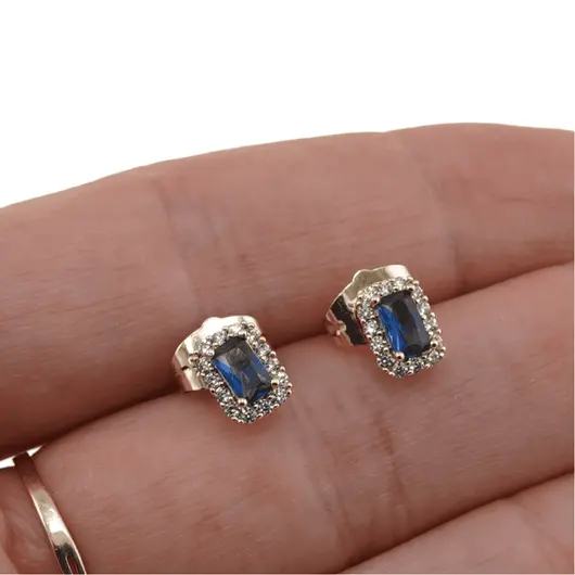 Cercei cu surub din cupru placat cu aur galben 18k albastri, 7mm, imagine 3