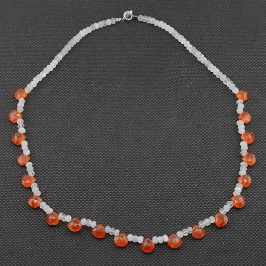Colier Cornalina briolete 8mm si Piatra lunii alba discuri fatetate 4mm