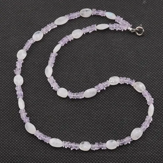 Colier Piatra lunii alba neregulat fatetata 8-10mm si Ametist lavanda patratele 4mm