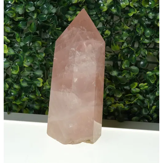 Turn / Obelisc din Cuart roz, A10