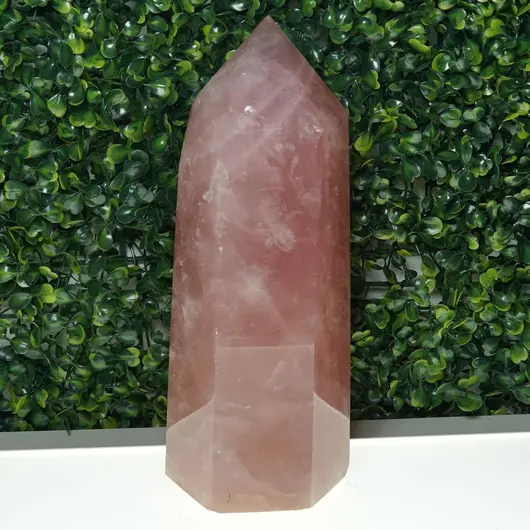 Turn / Obelisc din Cuart roz, A18