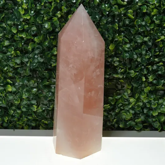 Turn / Obelisc din Cuart roz, A8