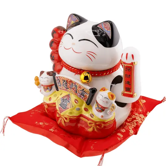 Pisica norocoasa Maneki Neko din ceramica pe perna cu doi pui si felinare chinezesti - 19cm, imagine 2