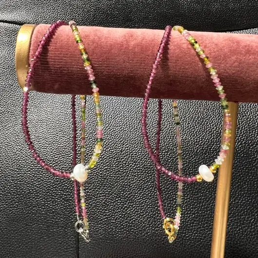 Colier Turmalina multicolora si Granat Rhodolit discuri fatetate 3mm si Perla de cultura 7mm cu elemente aurii, imagine 5