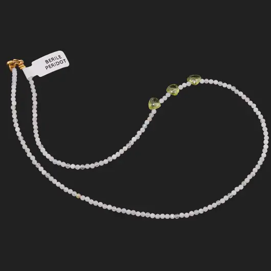 Colier Mix Berile sfere fatetate 2mm si Peridot briolete fatetate 6mm