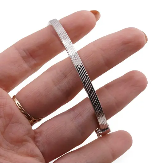 Bratara din argint 925 fixa cu inchizatoare, model liniar gravat, 4mm, imagine 3