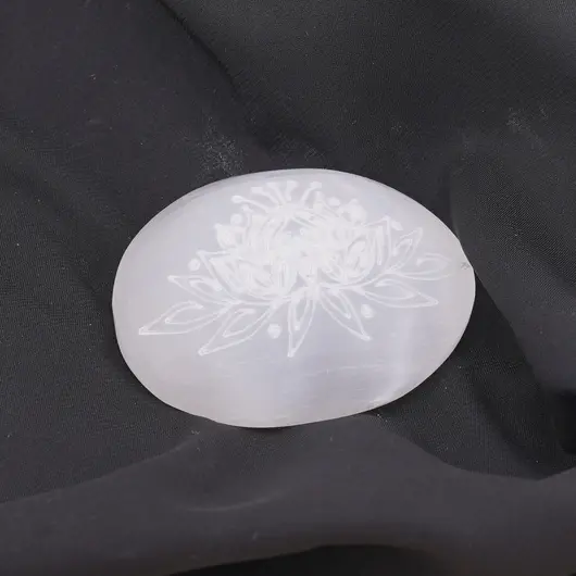 Selenit palmstone gravat cu floare de lotus, 6-7cm, imagine 3