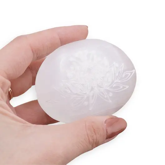 Selenit palmstone gravat cu floare de lotus, 6-7cm, imagine 4