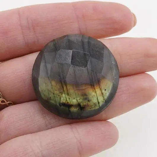 Cabochon Labradorit fatetat 32x32x8,5mm F6