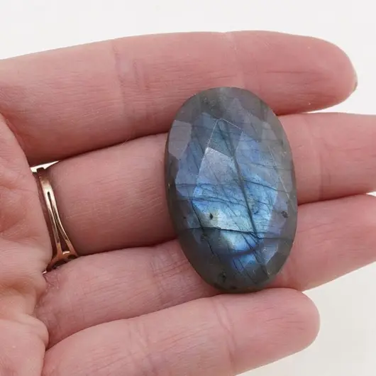 Cabochon Labradorit fatetat 36x22x8,5mm F10