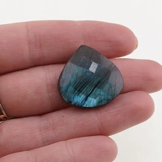 Cabochon Labradorit fatetat 24x25x6mm F17