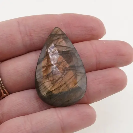 Cabochon Labradorit fatetat 39x24x7,5mm F26
