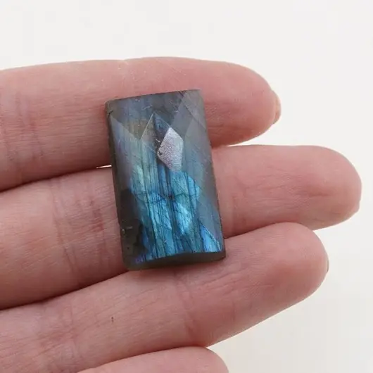 Cabochon Labradorit fatetat 16x15x7,5mm F31