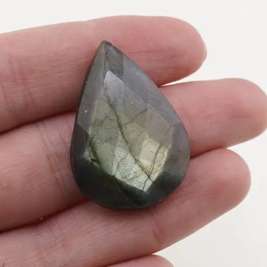 Cabochon Labradorit fatetat 32x23x7,5mm F33