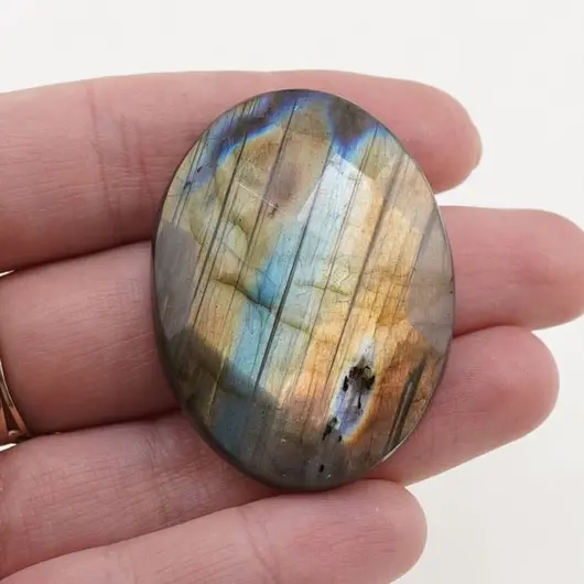 Cabochon Labradorit fatetat 42x32x9mm F67