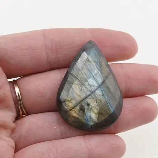 Cabochon Labradorit fatetat 40x28x7mm F74