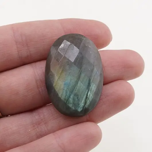 Cabochon Labradorit fatetat 34x23x8mm F87