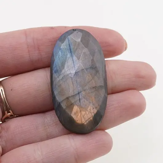 Cabochon Labradorit fatetat 45x24x8mm F94