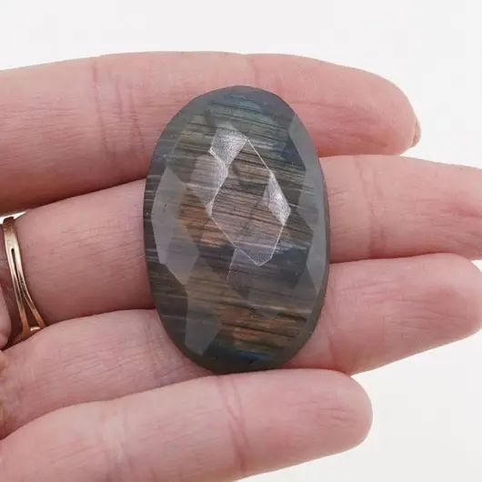 Cabochon Labradorit fatetat 38x34x8mm F112