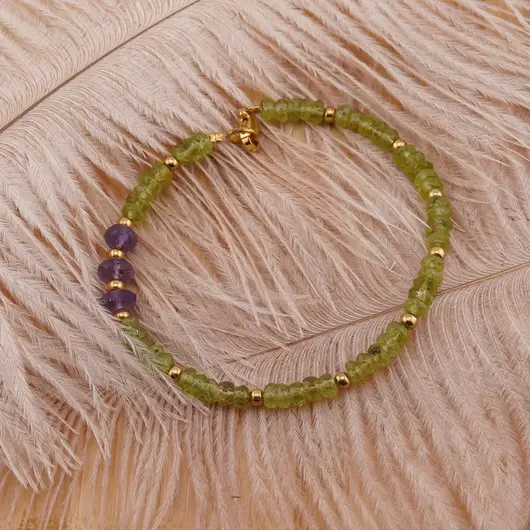 Bratara Peridot discuri fatetate 4mm si Ametist discuri fatetate 6mm cu bumbi aurii, imagine 3