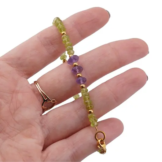 Bratara Peridot discuri fatetate 4mm si Ametist discuri fatetate 6mm cu bumbi aurii, imagine 4