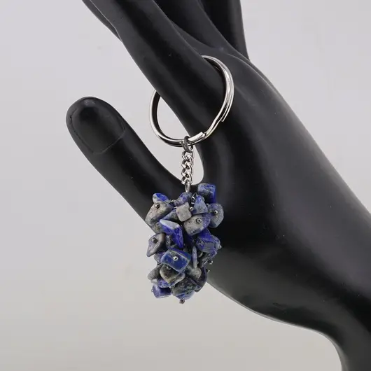 Breloc ciorchine cu pietre chips Lapis lazuli, imagine 2