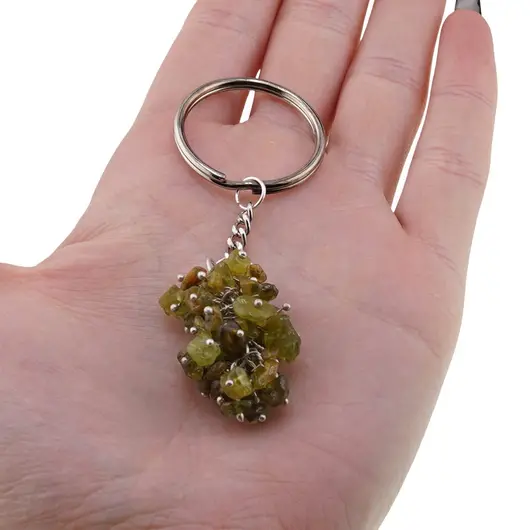 Breloc ciorchine cu pietre chips Peridot, imagine 3