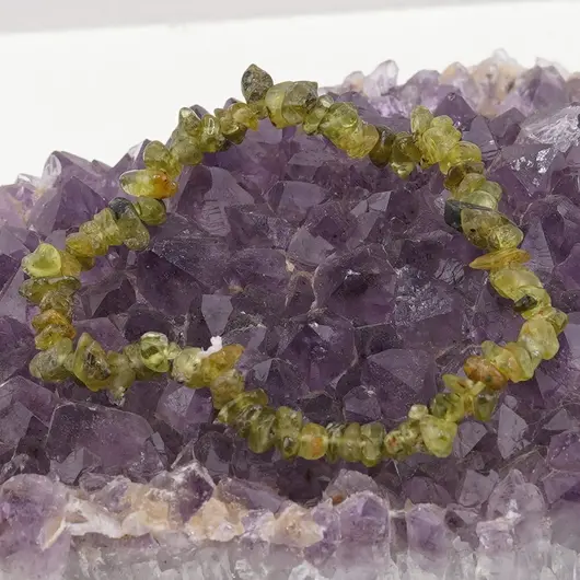 Bratara pe elastic cu pietre chips Peridot, imagine 2