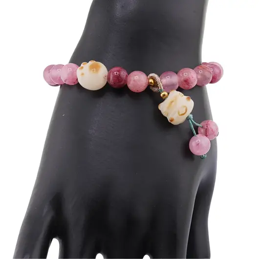 Bratara pe elastic cu Agat roz sfere 8mm si charm Maneki Neko, imagine 2