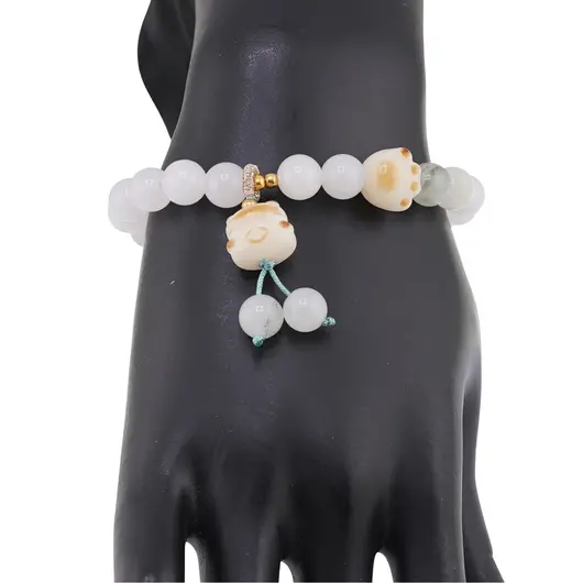 Bratara pe elastic cu Cuart gri deschis sfere 8mm si charm Maneki Neko, imagine 2