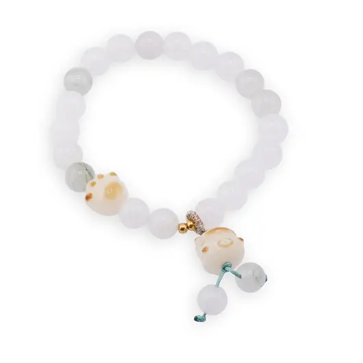Bratara pe elastic cu Cuart gri deschis sfere 8mm si charm Maneki Neko