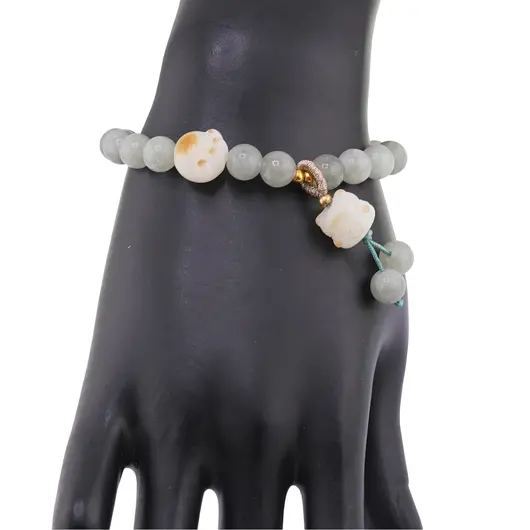 Bratara pe elastic cu Cuart gri sfere 8mm si charm Maneki Neko, imagine 2