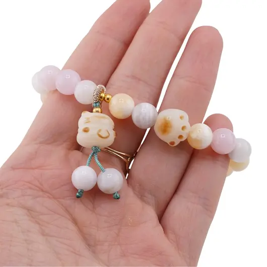 Bratara pe elastic cu Mix cuarturi sfere 8mm si charm Maneki Neko, imagine 3