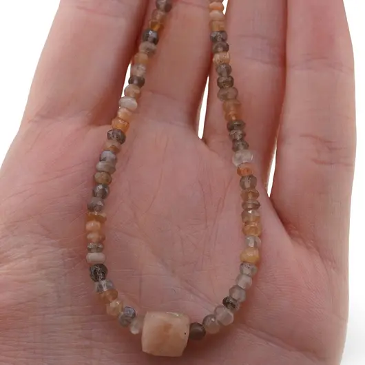 Colier Mix Piatra lunii piersica si gri discuri fatetate 4mm si cub fatetat 8mm, imagine 3