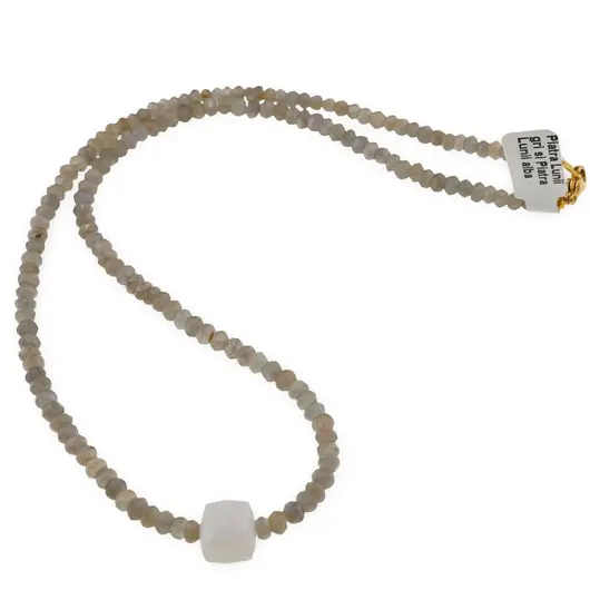 Colier Piatra Lunii gri discuri fatetate 4mm si Piatra Lunii alba cub fatetat 9-10mm