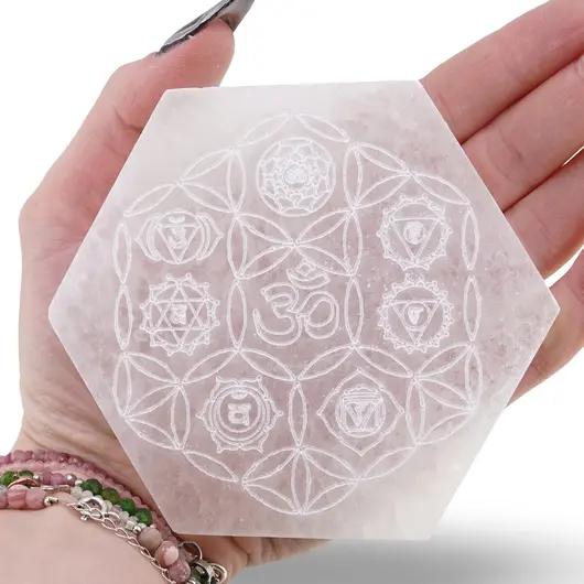 Selenit hexagonal gravat cu cele 7 chakre si SImbolul Om - 9cm, imagine 3