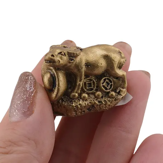 Statueta Feng Shui Bivol mic cu pepita din rasina, 3cm, imagine 3