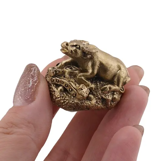 Statueta Feng Shui Bivol mic cu Ru yi din rasina, 3cm, imagine 3